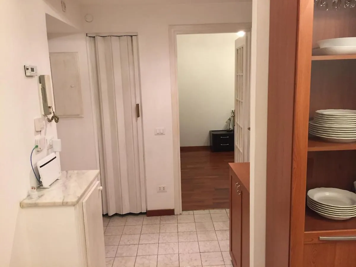 Natalia'S 2-Rooms Cozy Flat, Only 10 Min To Duomo Milan Italy